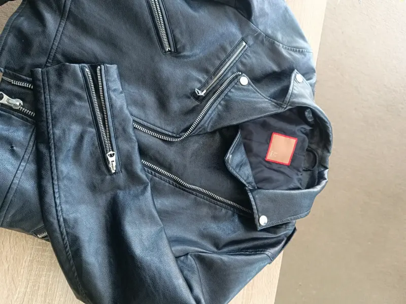 Chaqueta negra con cierres - 10