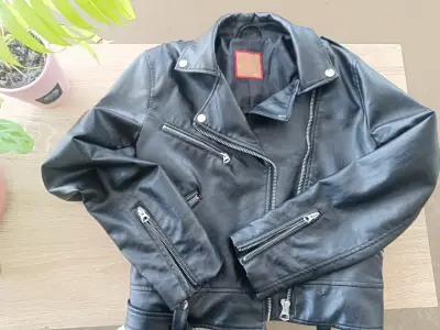 Chaqueta negra con cierres - miniatura 12