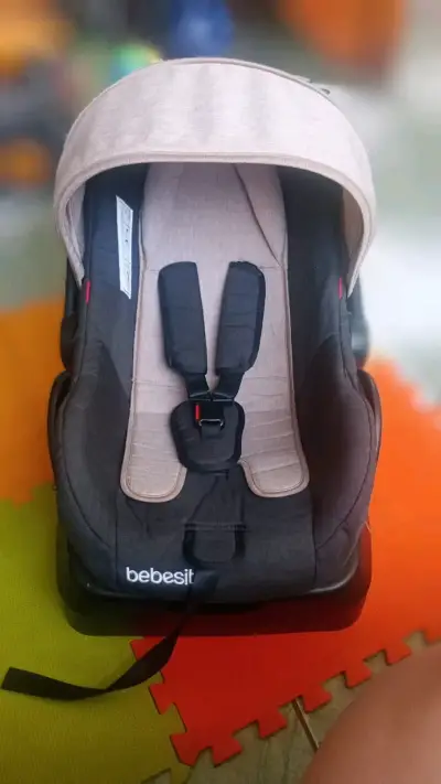 Coche para bebé en buen estado - miniatura 2