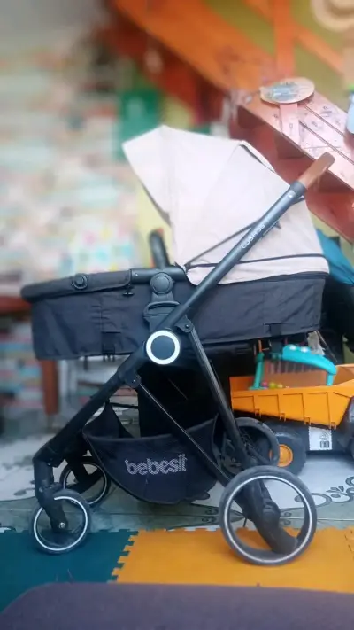 Coche para bebé en buen estado - miniatura 4