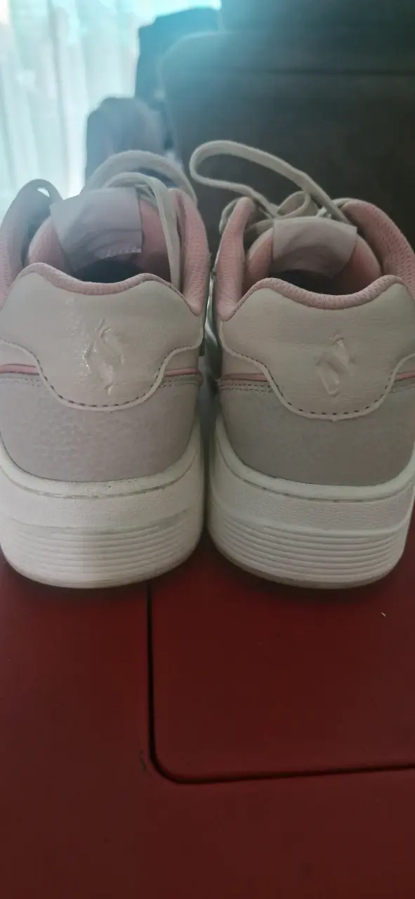 Zapatillas blancas con detalles rosados - 5