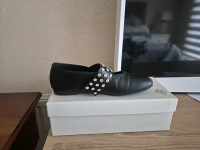 Zapatos negros con tachas - miniatura 1