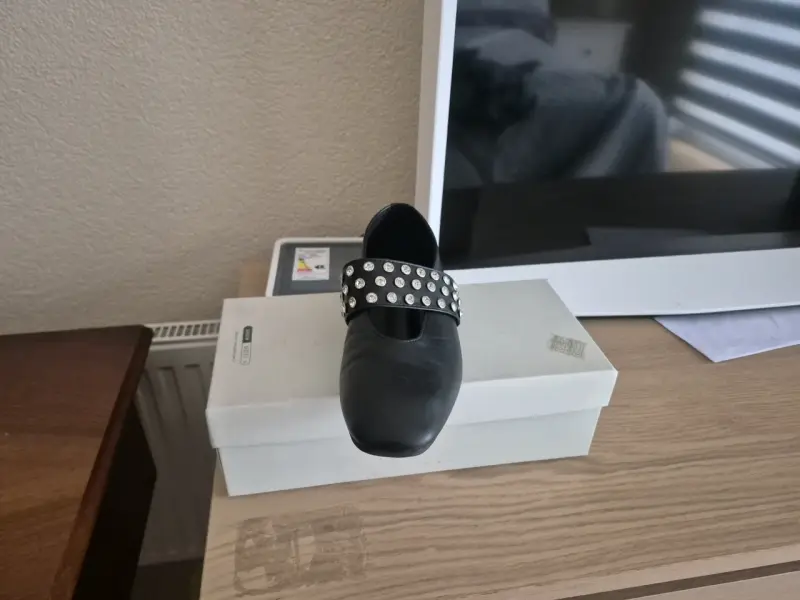 Zapatos negros con tachas - 3