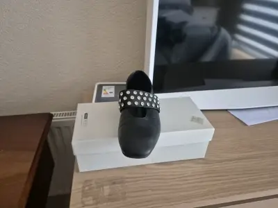 Zapatos negros con tachas - miniatura 3