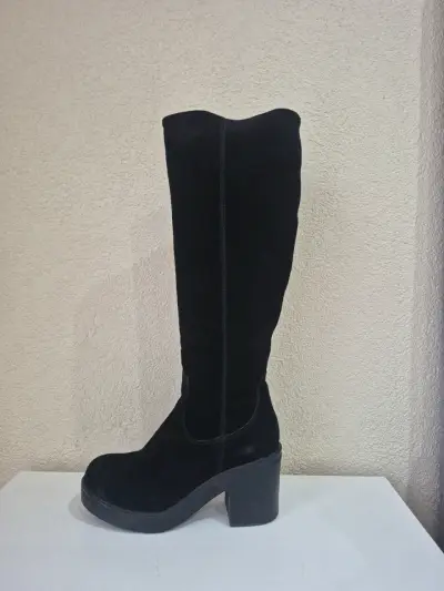 Botas altas negras de tacón - miniatura 1