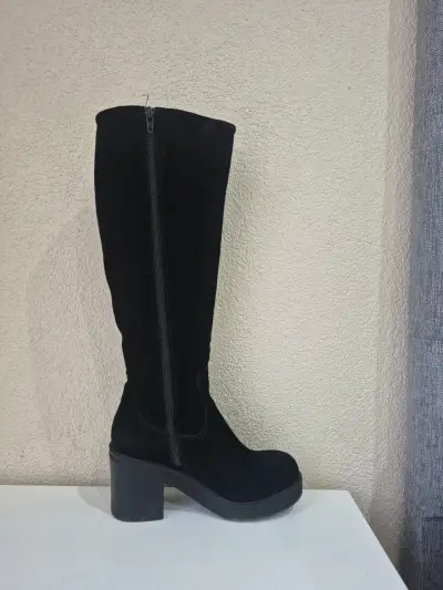 Botas altas negras de tacón - miniatura 3