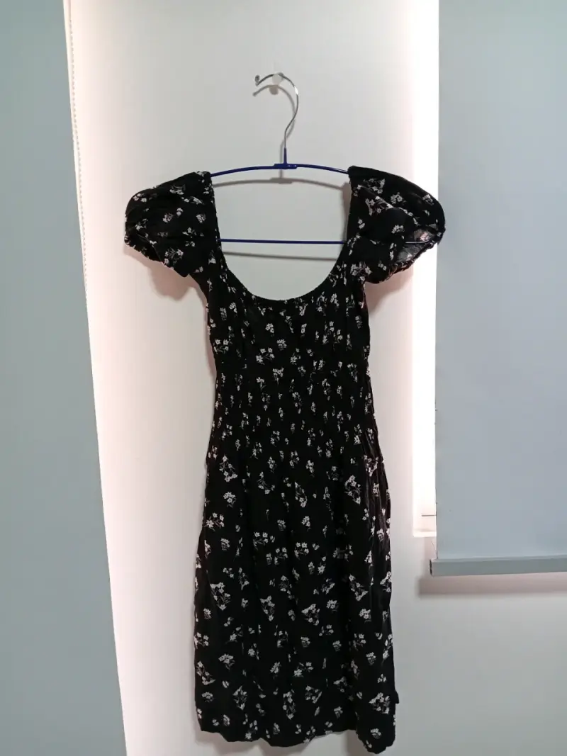 Vestido corto negro floral