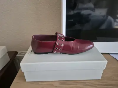 Zapatos planos burdeos con hebilla - miniatura 3
