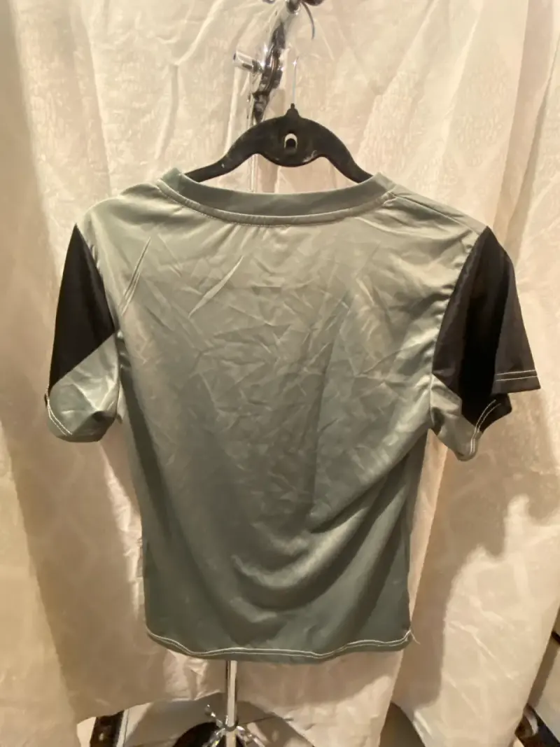 Polera FOX gris verdosa y negra mujer. - 3