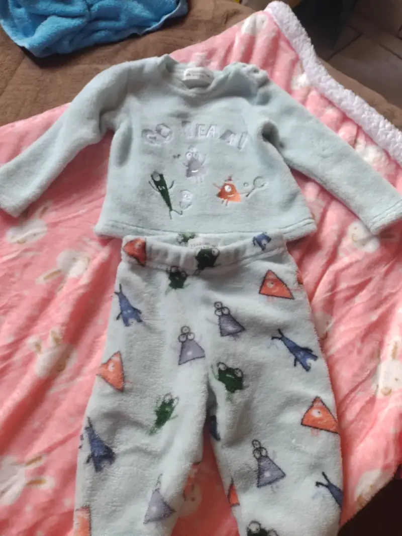 Pijama polar infantil con estampado - 1