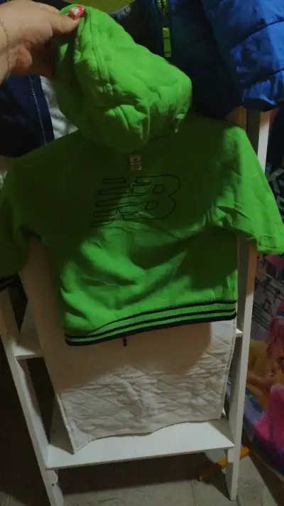 Chaqueta NB deportiva negra y verde - miniatura 4