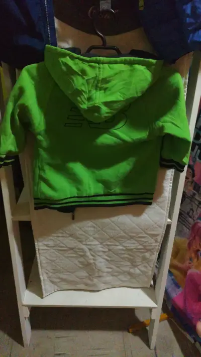Chaqueta NB deportiva negra y verde - miniatura 5