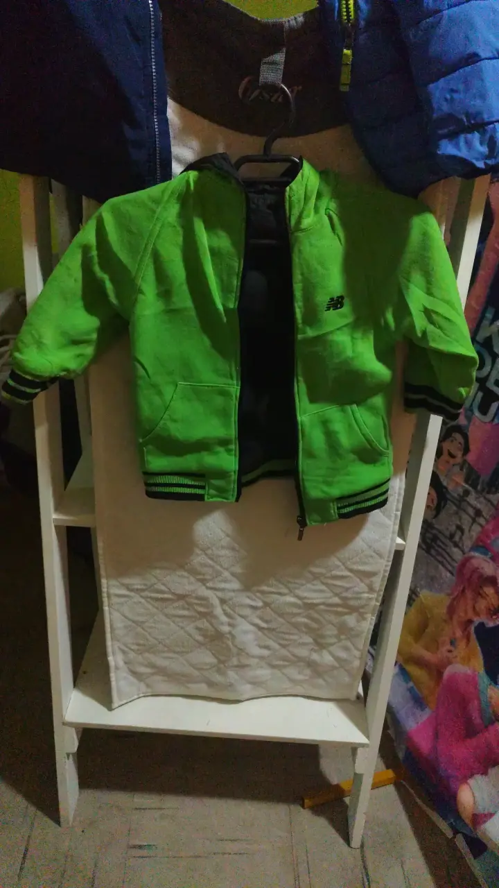Chaqueta NB deportiva negra y verde - 6
