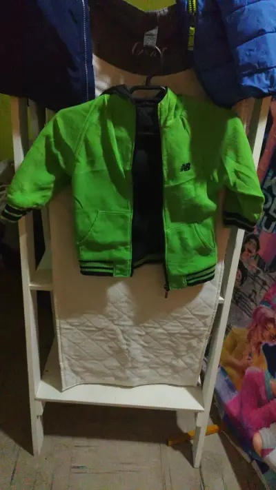 Chaqueta NB deportiva negra y verde - miniatura 6