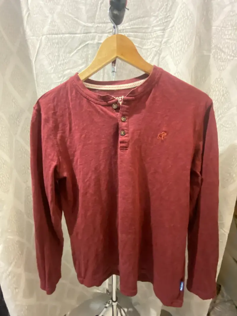 Polera manga larga burdeo Robert Lewis talla S. - 1