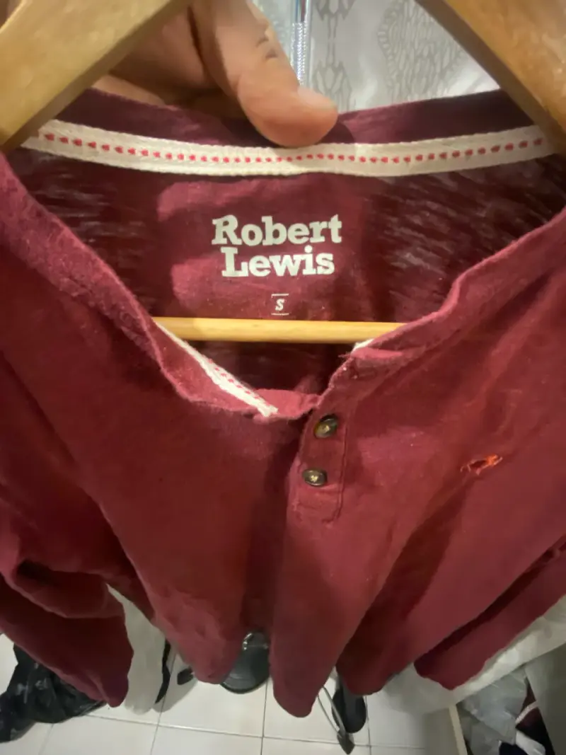 Polera manga larga burdeo Robert Lewis talla S. - 2