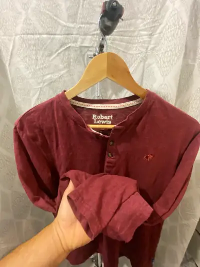 Polera manga larga burdeo Robert Lewis talla S. - miniatura 3