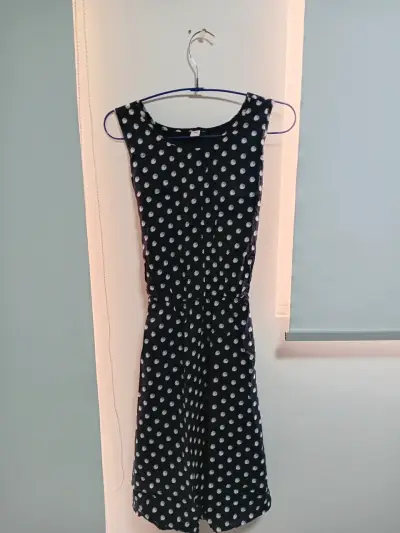 Vestido negro de lunares - miniatura 1