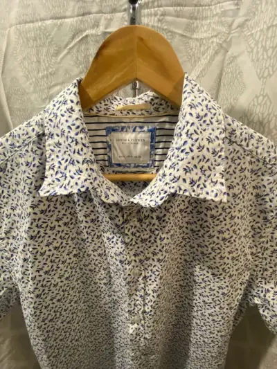 Camisa blanca con estampado azul - miniatura 2
