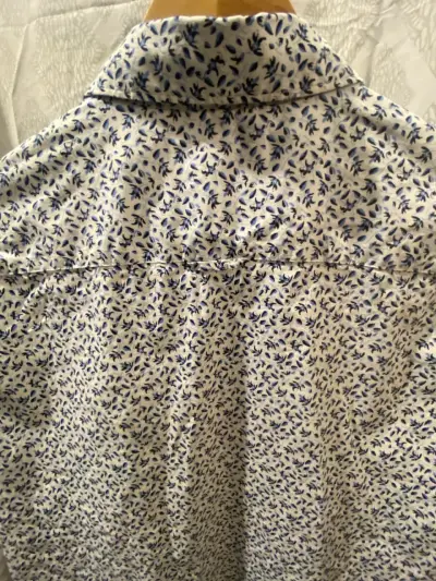 Camisa blanca con estampado azul - miniatura 3