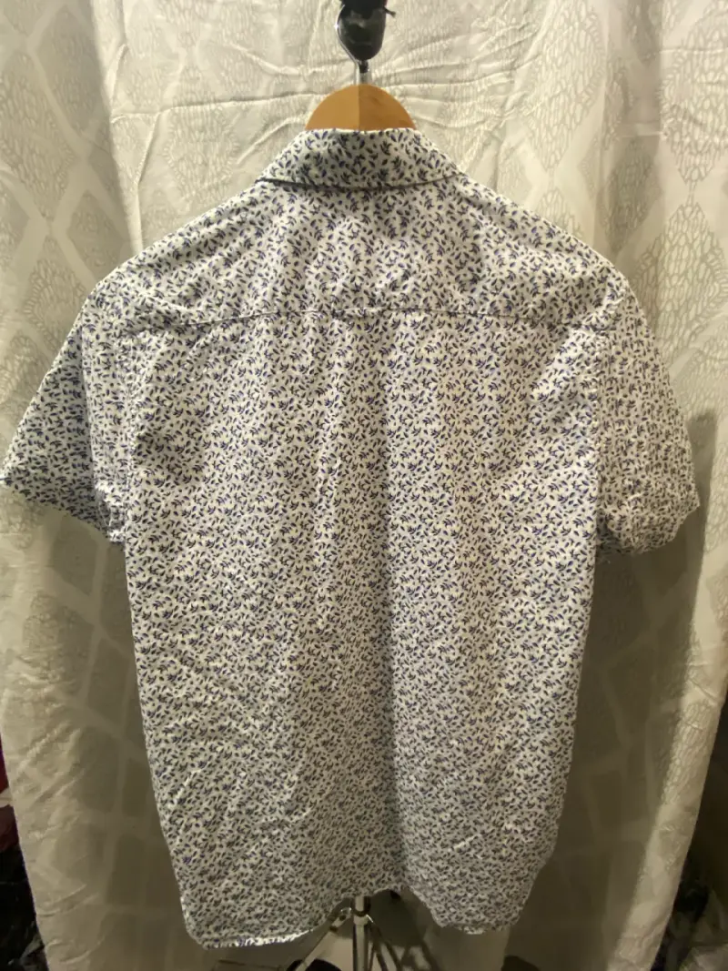 Camisa blanca con estampado azul - 4