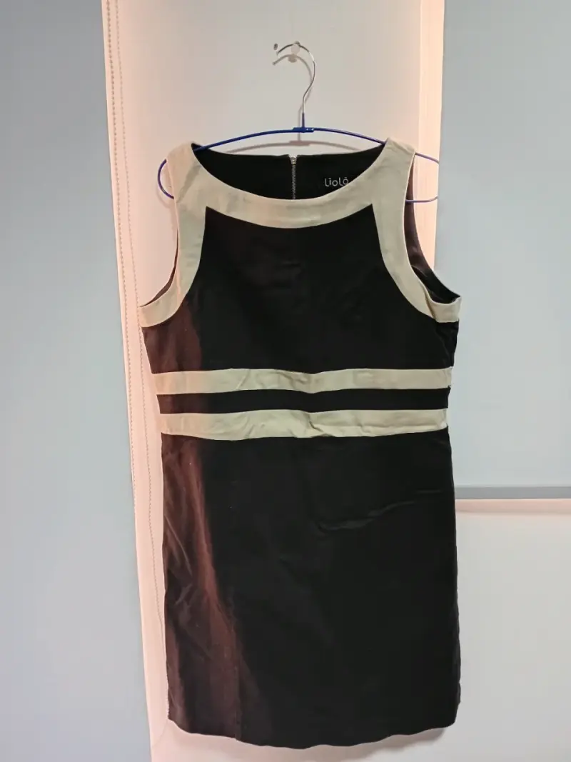 Vestido negro con detalles beige - 1