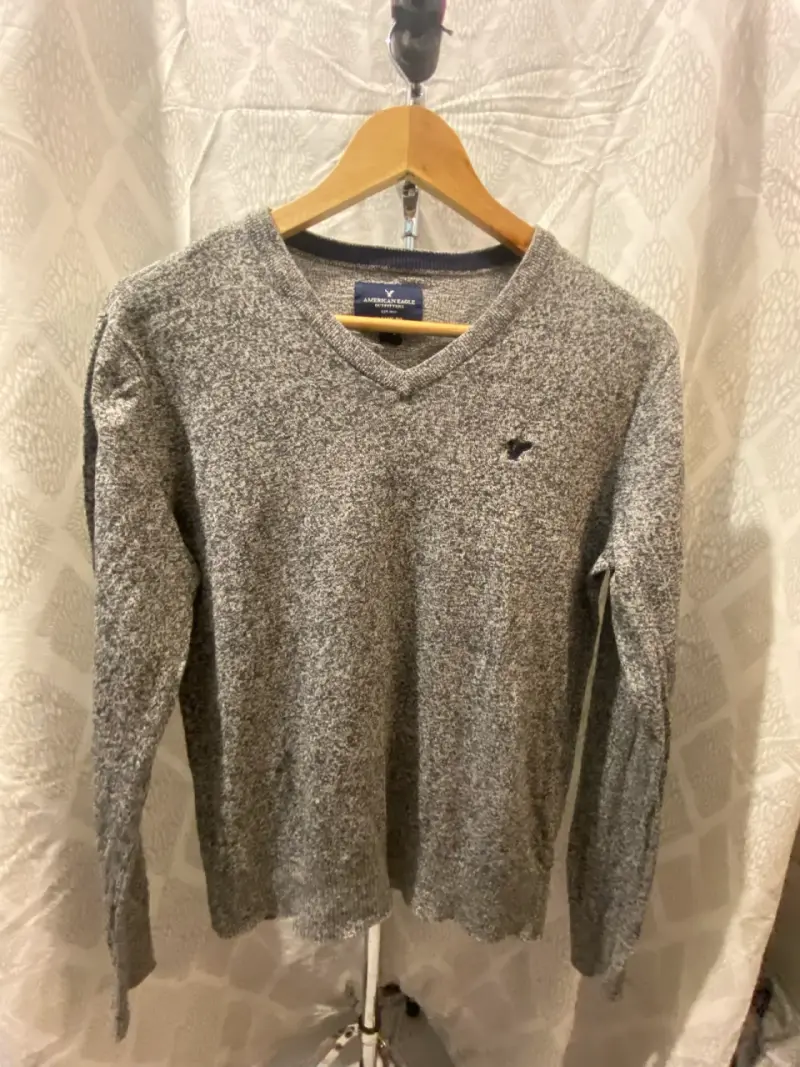 Suéter gris cuello V - 1