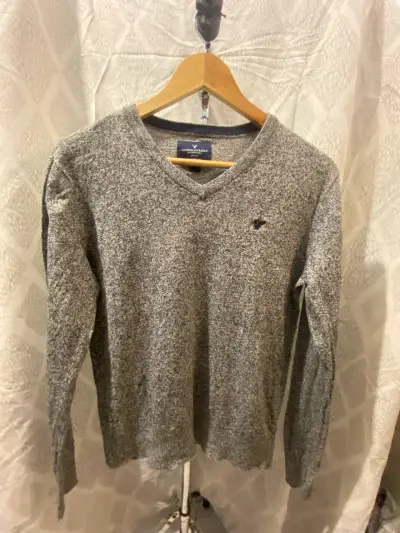 Suéter gris cuello V - miniatura 1