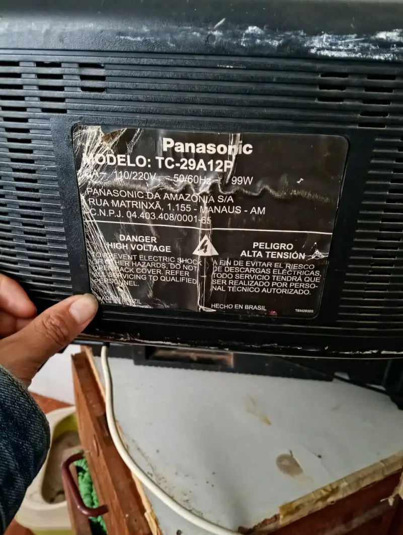 Televisor Panasonic antiguo con control - 2