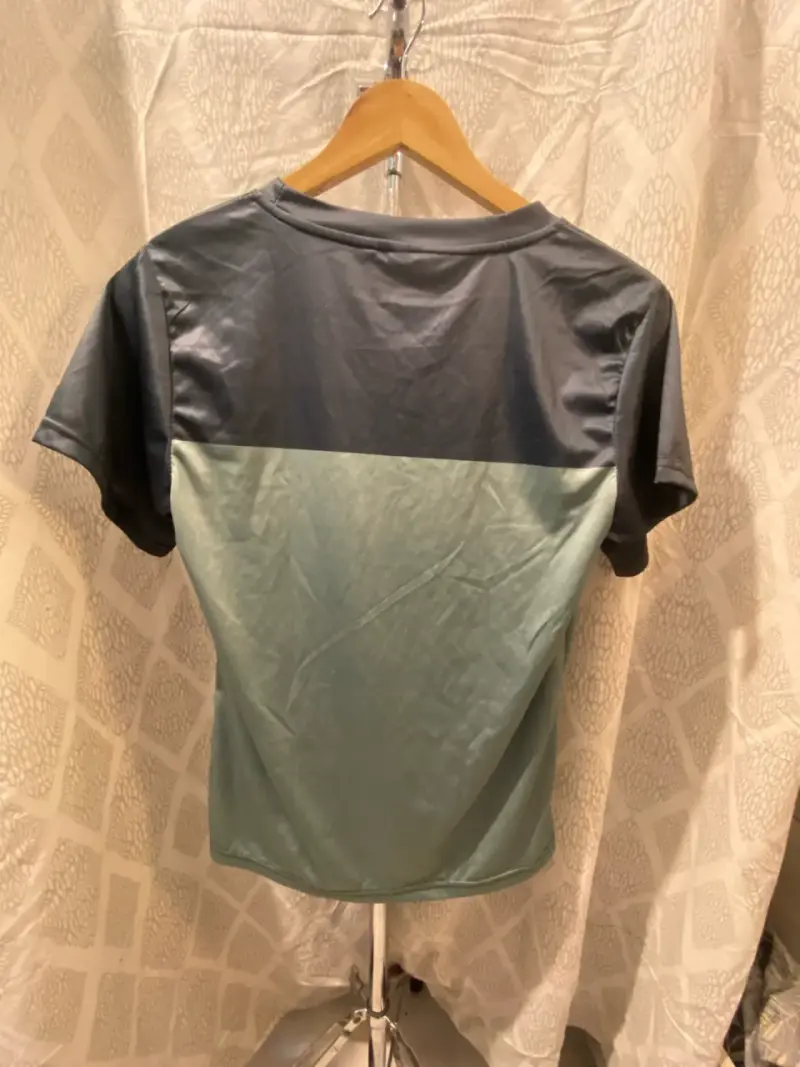 Polera deportiva FOX verde y gris - 3