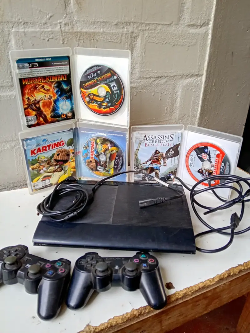 Consola PlayStation 3 con juegos