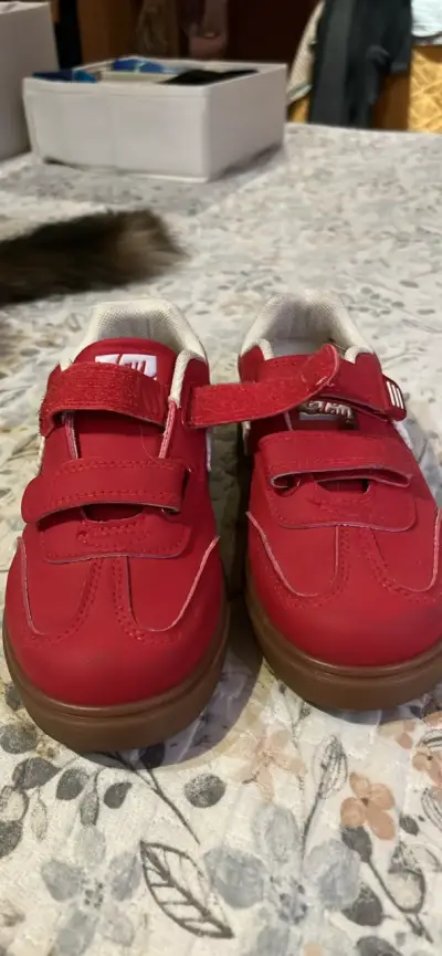 Zapatillas rojas para niños - miniatura 1