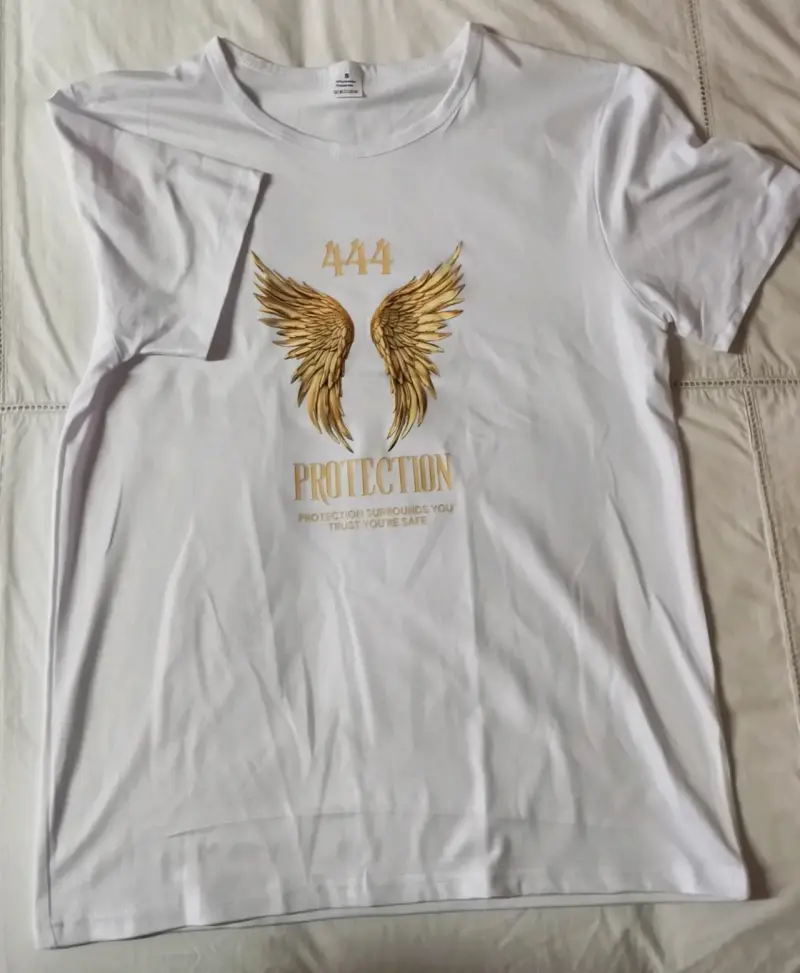 Polera blanca con diseño 444