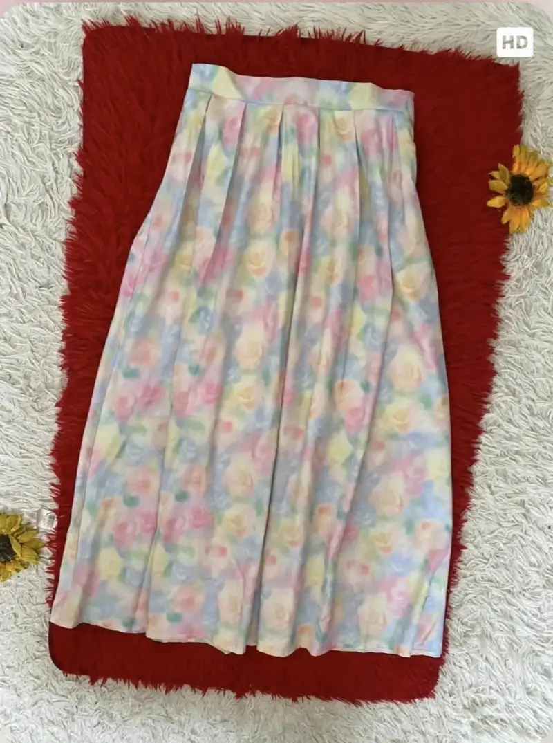 Falda con estampado floral pastel
