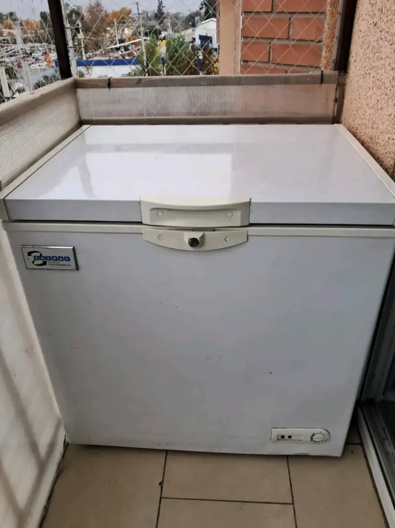 Freezer horizontal blanco Frigidaire - 1