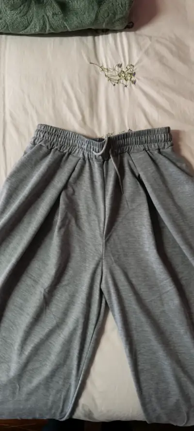 Pantalones gris claro deportivos - miniatura 1