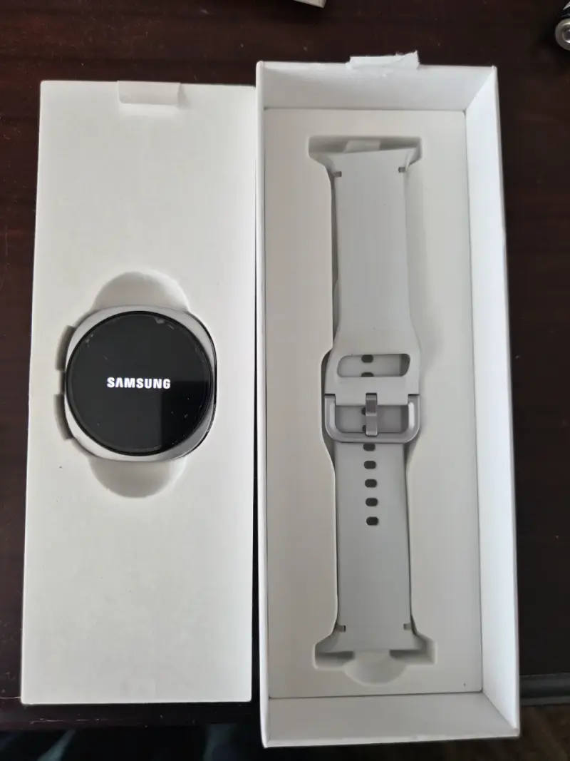 Smartwatch Samsung nuevo en caja - 1