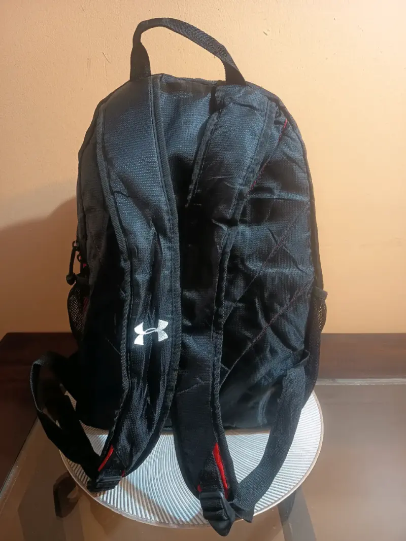 Mochila Under Armour negra y roja - 2