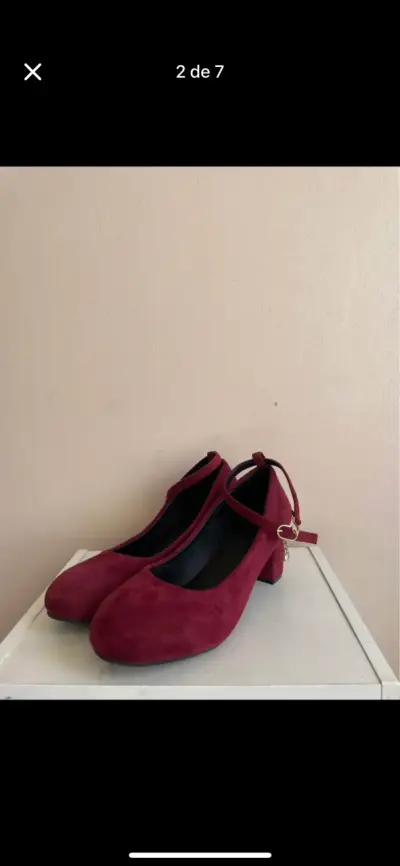 Zapatos burdeos con correa - miniatura 1