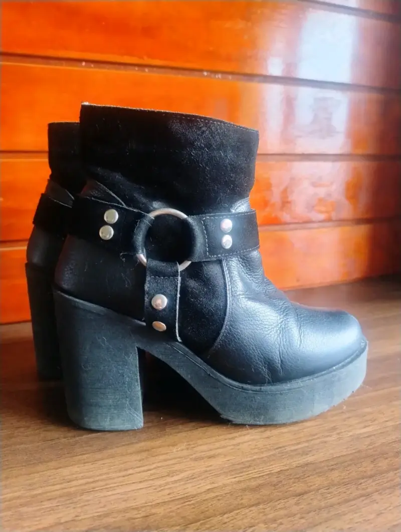 Botines negros con hebilla - 1