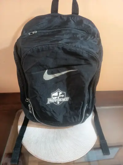 Mochila negra Nike - miniatura 1