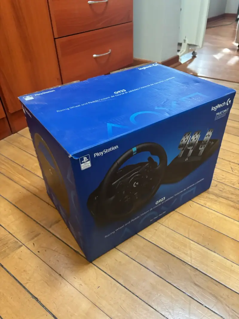 Volante Logitech G923 para PS4/PC - 1
