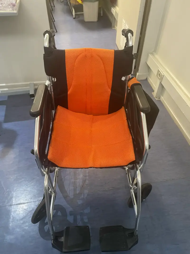 Silla de ruedas plegable liviana - 4