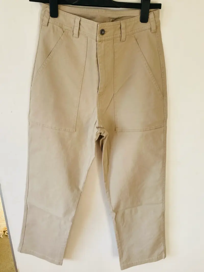 Pantalón beige casual marca HAKA HONU - 1