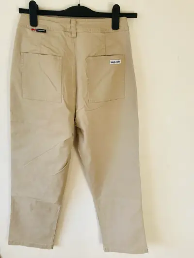 Pantalón beige casual marca HAKA HONU - miniatura 2