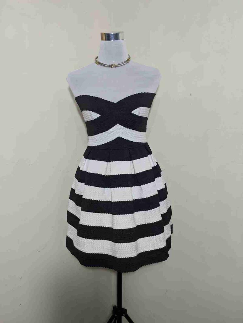 Vestido rayado blanco y negro - 1