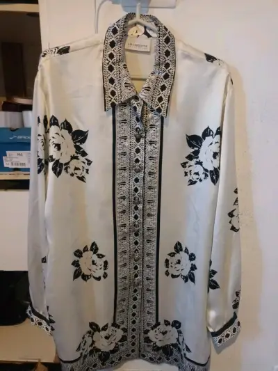 Blusa estampada blanco y negro - miniatura 1