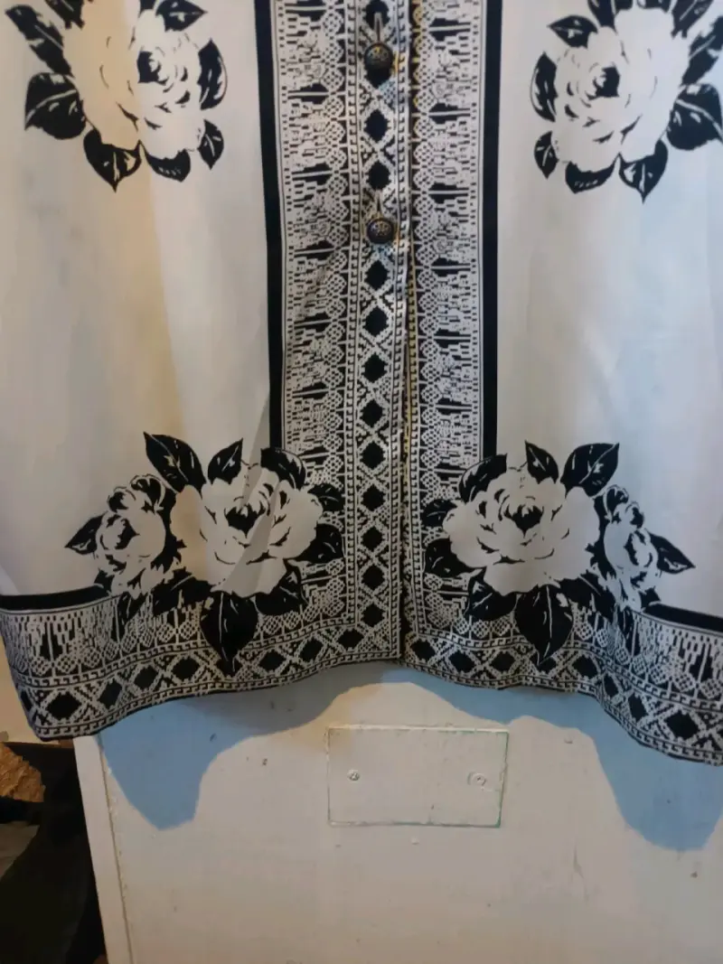 Blusa estampada blanco y negro - 2