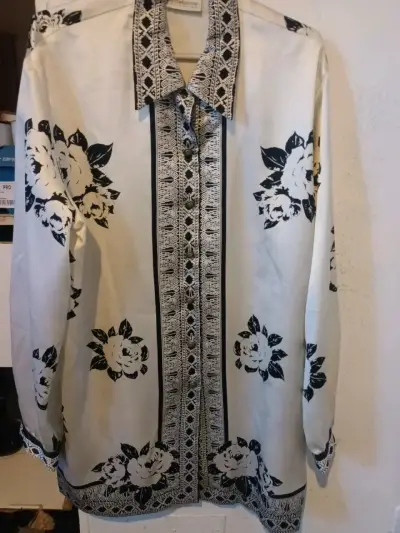 Blusa estampada blanco y negro - miniatura 4