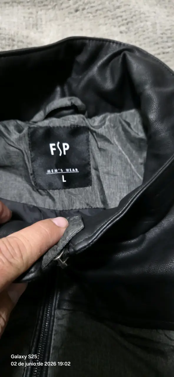 Chaqueta gris y negra marca fashions park - 2